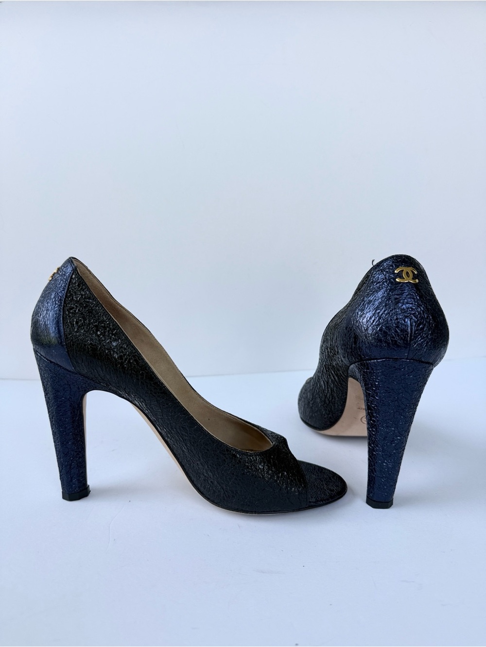 CHANEL Metallic Navy & Black Textured Peep-Toe Pumps Interlocking Gold CC Size 8